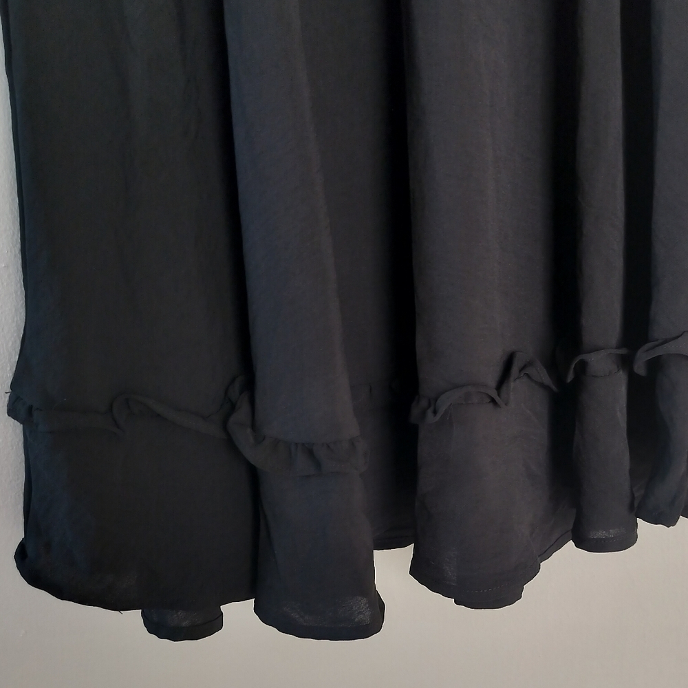 Black Flutter Sleeve V-Neck Midi Dress - Picture 5 of 6